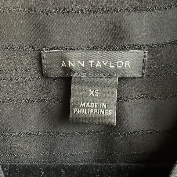 Ann Taylor XS Button-Up - Picture 2 of 5